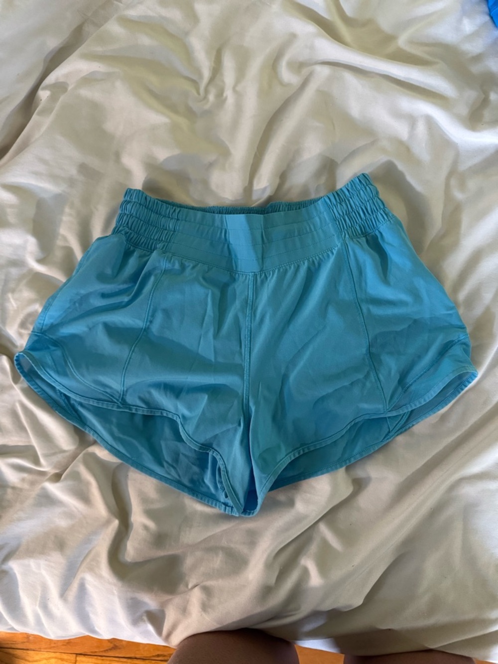 lululemon athletica high rise 2.5” hotty hot short